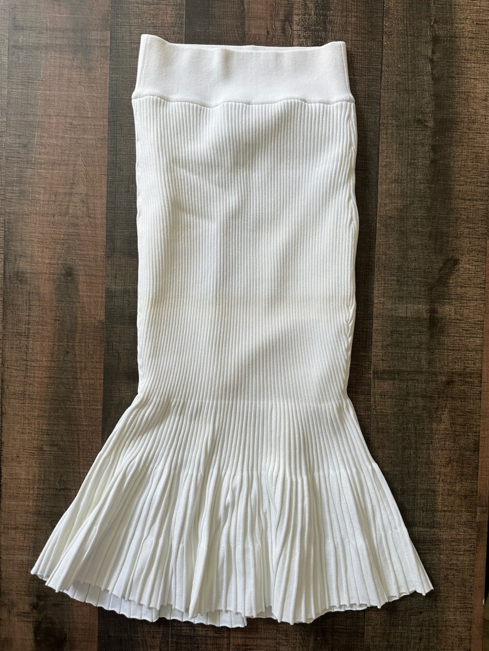 Kendall & Kylie White Ribbed Mermaid Midi Skirt